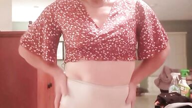 Tranny LisaB. takes her clothes off slowly. - 4 image