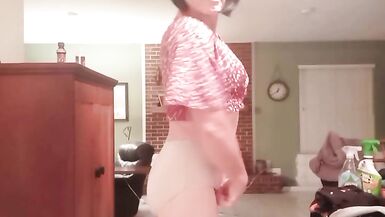 Tranny LisaB. takes her clothes off slowly. - 5 image