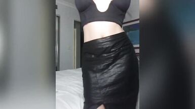 Gorgeous shemale teased and dancing in webcam - 3 image