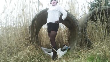 Sluty Tranny CD show great legs outside - 12 image