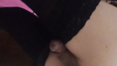 Crossdresser con malla sexy juega con su ano y se pajea - 5 image