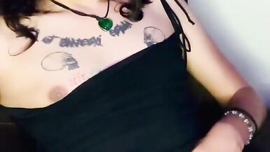 Chica trans se toca para exitarse y pararse la verga - 11 image