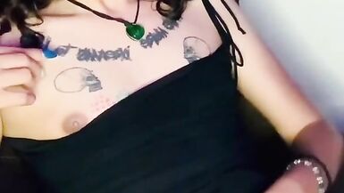 Chica trans se toca para exitarse y pararse la verga - 12 image