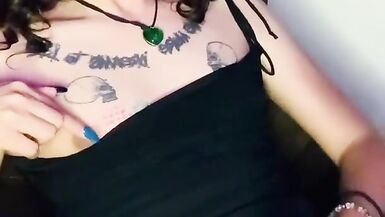 Chica trans se toca para exitarse y pararse la verga - 13 image