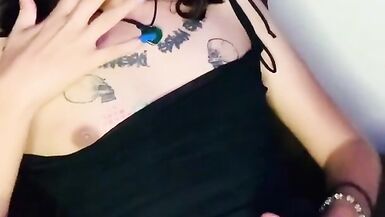 Chica trans se toca para exitarse y pararse la verga - 14 image