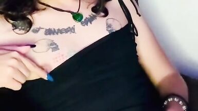 Chica trans se toca para exitarse y pararse la verga - 6 image