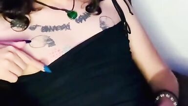 Chica trans se toca para exitarse y pararse la verga - 7 image