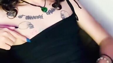 Chica trans se toca para exitarse y pararse la verga - 8 image