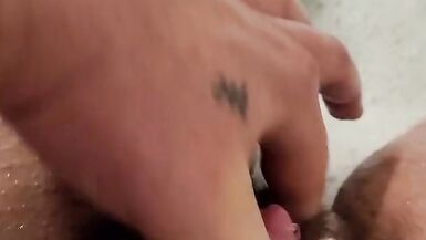 Big clit FTM squirting & pissing in bathtub - 10 image