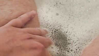 Big clit FTM squirting & pissing in bathtub - 12 image