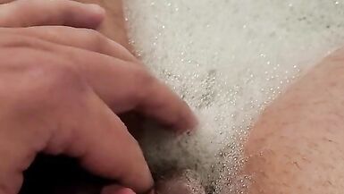 Big clit FTM squirting & pissing in bathtub - 3 image