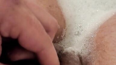 Big clit FTM squirting & pissing in bathtub - 4 image