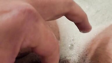Big clit FTM squirting & pissing in bathtub