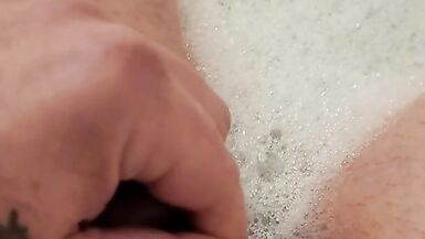 Big clit FTM squirting & pissing in bathtub - 6 image
