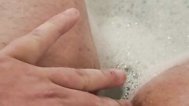 Big clit FTM squirting & pissing in bathtub - 9 image