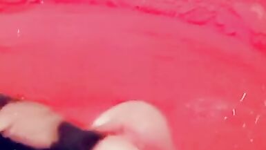 Simmy Violet feeling it again