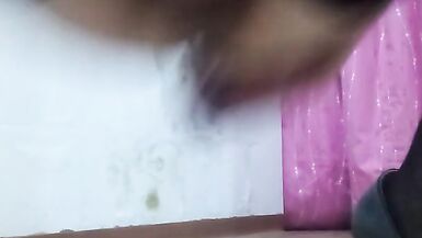 Crossdresser juega con su ano, se pajea y disfruta - 5 image