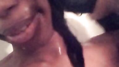 La Nefertiti Perkins Sexy Shower Play - 4 image