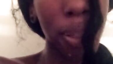 La Nefertiti Perkins Sexy Shower Play