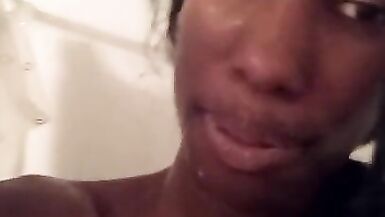 La Nefertiti Perkins Sexy Shower Play - 7 image