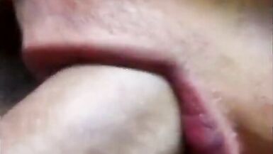 Bottom boy wraps lips around Brazilian fair-haired ts cock - 8 image