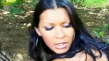 Inexperienced boy wraps his lips around sunburnt shemale's dong