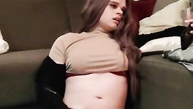 Jessica playing with a huge dildo and cumming everywhere - 13 image