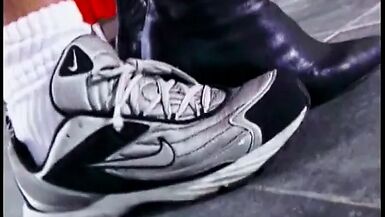 Anal stud enjoys sucking and riding tranny rod and gets head - 1 image