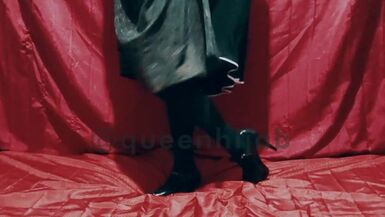 Niqab Queen Shemale Mastrubation Wearing Niqab And Glove - 1 image