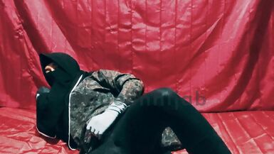 Niqab Queen Shemale Mastrubation Wearing Niqab And Glove - 10 image