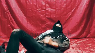 Niqab Queen Shemale Mastrubation Wearing Niqab And Glove - 12 image