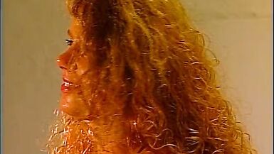 Blonde Schoenheit strippt fuer dich - 10 image