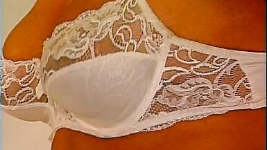 Blonde Schoenheit strippt fuer dich - 13 image