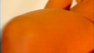 Blonde Schoenheit strippt fuer dich - 15 image