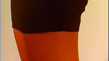 Blonde Schoenheit strippt fuer dich - 5 image