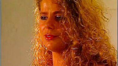 Blonde Schoenheit strippt fuer dich - 7 image