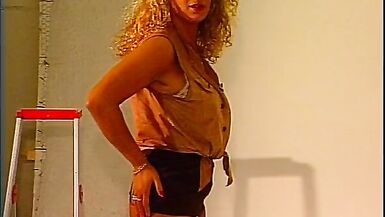 Blonde Schoenheit strippt fuer dich - 8 image