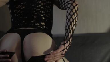 Loo gape her tight ass by many big toys and cum squirting