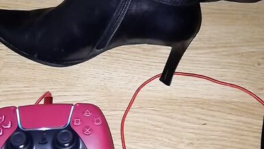 Squeeking leather pants and boots while gaming - 11 image