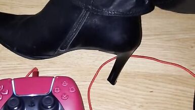 Squeeking leather pants and boots while gaming - 9 image
