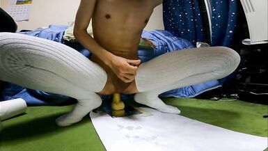 More and more spills on the floor! 20211110 - 12 image