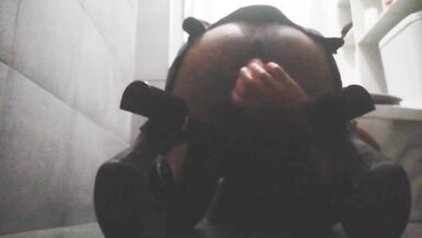 Trap plays with her thick dildo - 13 image