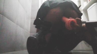 Trap plays with her thick dildo - 14 image