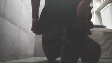 Trap plays with her thick dildo - 15 image