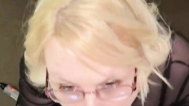 Blonde deepthoat her black dildo - 5 image