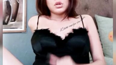 YUMMY TRAP BITCH JERK HER BIG COCK AND CUM