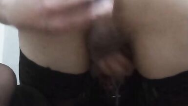 Linda crossdresser latina juega con su ano caliente, se masturba y eyacula - 8 image