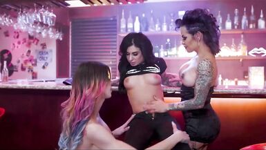 Joanna Angel Casey Kisses super hot shemale ts foxxy - 3 image