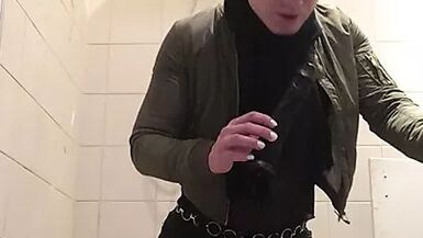 Cindy is Going to be late tonight - 1 image