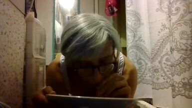 Sissy crossdresser tranny jacks off and snorts her cum. - 1 image